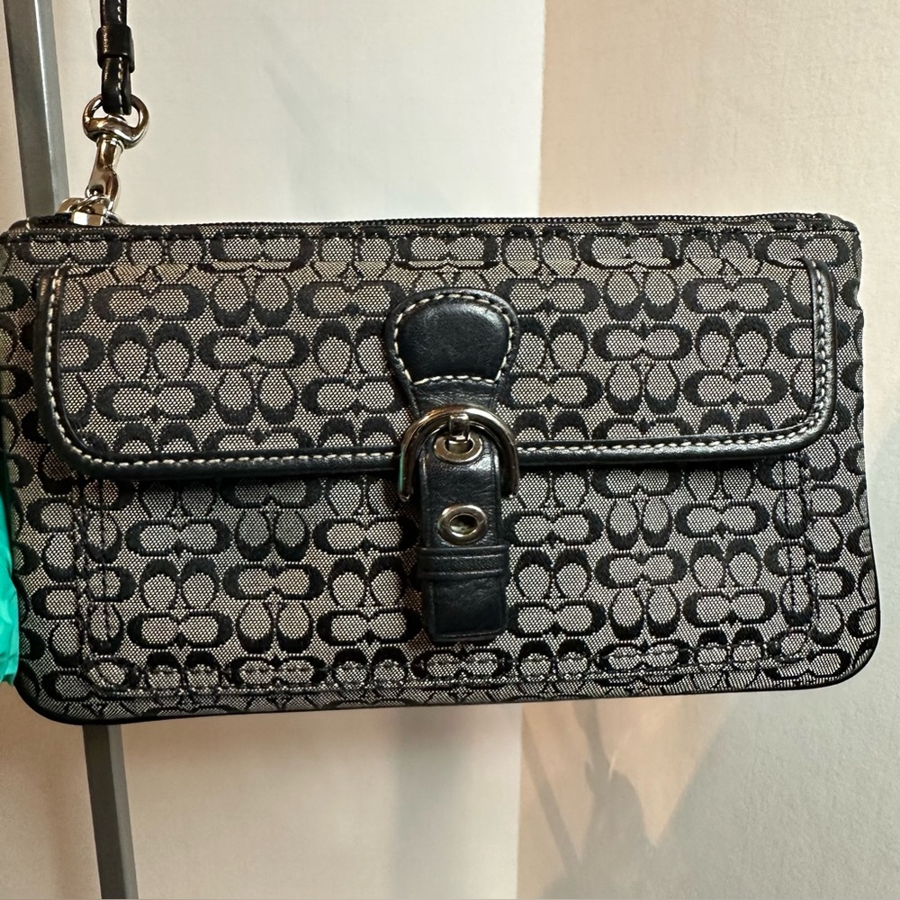 Coach soho Black and Gray Patterned Wristlet - Picture 2 of 8
